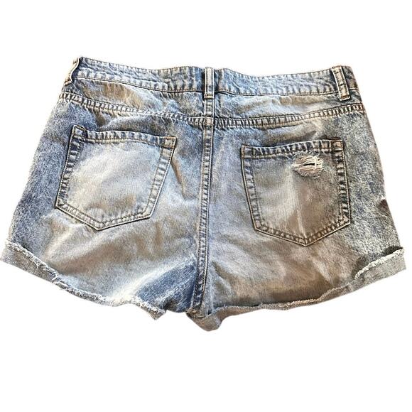 Forever 21 Premium Denim Daisy Embroidered Distressed Jean Shorts - Size 30 - Picture 3 of 6